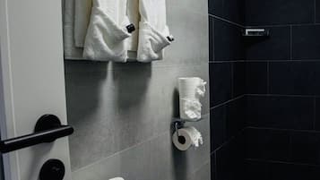 Cortinas blackout, tabla de planchar con plancha y wifi gratis