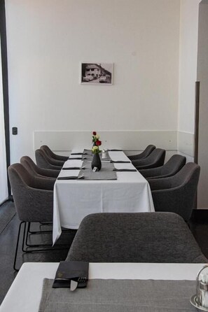 Dining - Gasthaus Hotel Zur Schonenburg (Schönberg am Kamp)