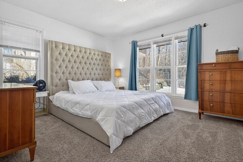 St Paul Retreat:  Fireplace & Pet-Friendly