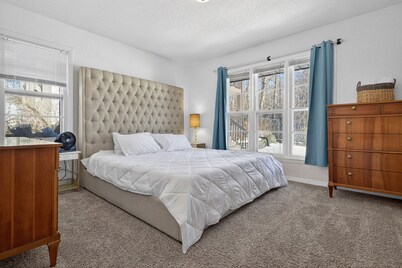 St Paul Retreat:  Fireplace & Pet-Friendly