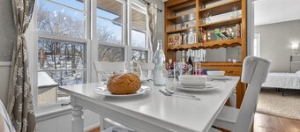 St Paul Retreat:  Fireplace & Pet-Friendly