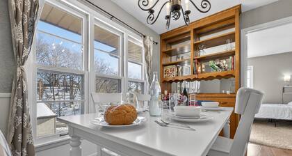 St Paul Retreat: Fireplace & Pet-Friendly