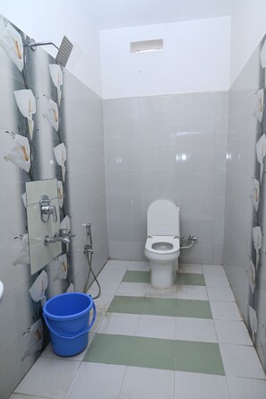 Bruser, hårtørrer, håndklæder, Toiletpapir