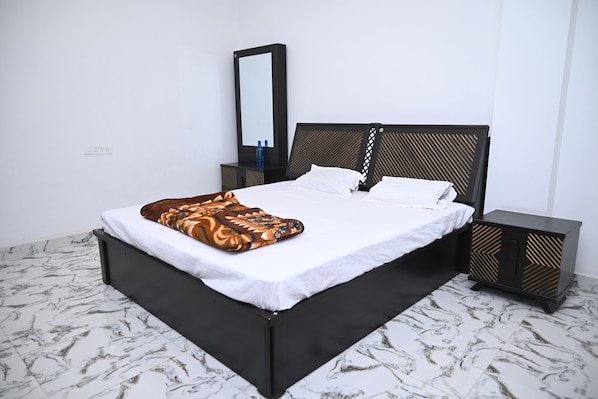 熨斗/熨衫板、Wi-Fi、床單