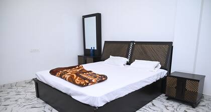 Peaceful home stay in Bodhgaya
(Only 7 mins away from Main Temple)