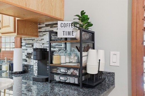 Ultimate Tampa Getaway/Pool/Hot-Tub/3-Bdrm,2 Bth House-Prime Location in Seffner