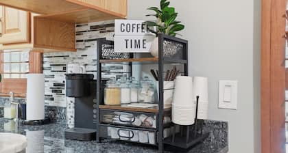 Ultimate Tampa Getaway/Pool/Hot-Tub/3-Bdrm,2 Bth House-Prime Location in Seffner