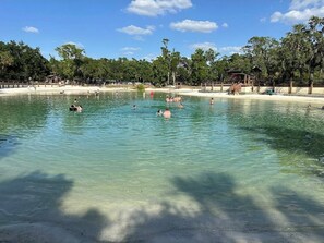 Solsenger og strandhåndklær