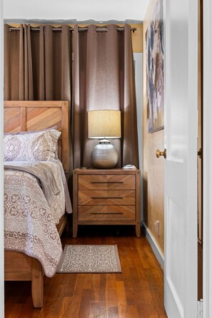 2 habitaciones, tabla de planchar con plancha, wifi y ropa de cama