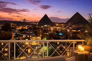 Champagne service - Zoom pyramids view inn (Giza)