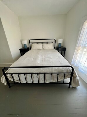 3 chambres, fer et planche à repasser, Wi-Fi, draps fournis