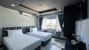 Habitación Deluxe con 1 cama doble o 2 individuales, balcón | Ropa de cama de alta calidad y edredones de plumas