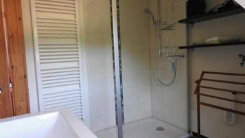 HÄrtork, handdukar, tvÄl och toalettpapper