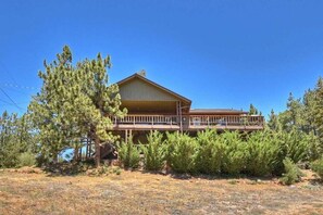 Exterior - Lakeview cabin with BBQPool tableJetted tub (Fawnskin)