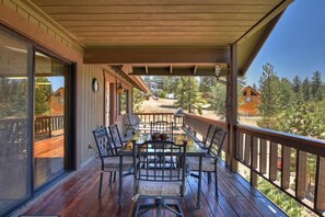 Outdoor dining - Lakeview cabin with BBQPool tableJetted tub (Fawnskin)