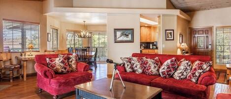 Televisión, chimenea, reproductor de DVD y oficina