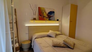 Fer et planche Ă repasser, draps fournis