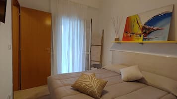 Fer et planche Ă repasser, draps fournis