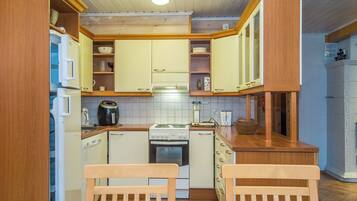 Jääkaappi, mikroaaltouuni, astianpesukone