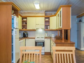 Jääkaappi, mikroaaltouuni, astianpesukone