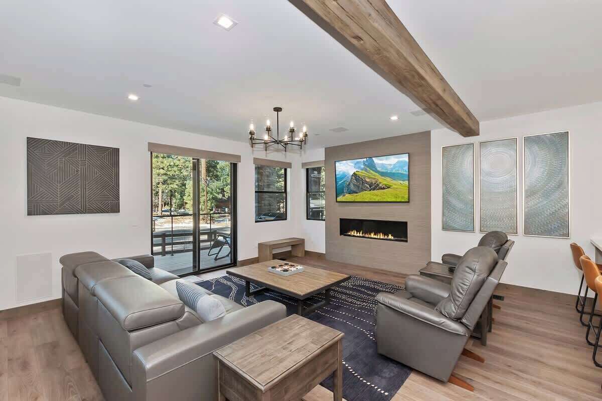 TV, fireplace, offices