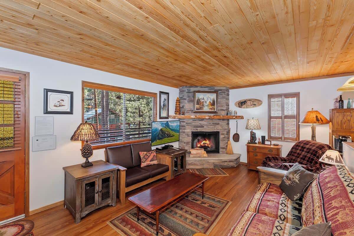 Télévision, cheminée