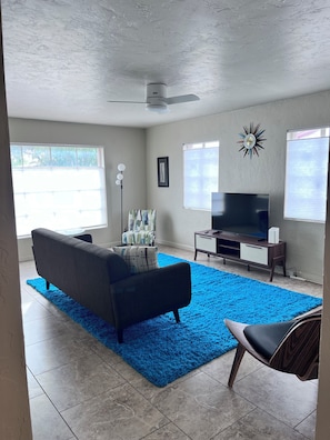 Smart TV - Newly Renovated Midtown 2BR Duplex Charmer (Tucson)