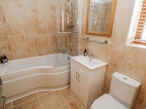 Bathroom - Oak Tree Cottage - Gower (Swansea)