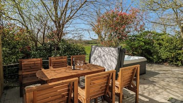 Cottage | Outdoor dining