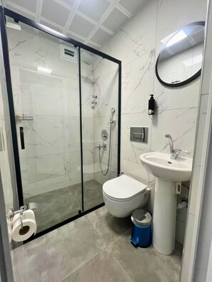Standard Room | Bathroom | Free toiletries, hair dryer, towels, soap - Kaya Hotel (Antalya)