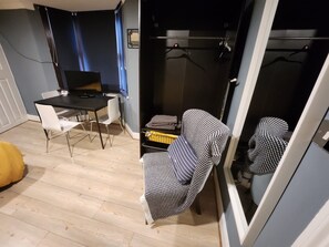 Interior - Large modern comfy apartment next to tube station (London)