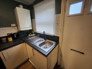 Private kitchen - Large modern comfy apartment next to tube station (London)