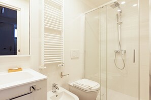 Douche, bidet