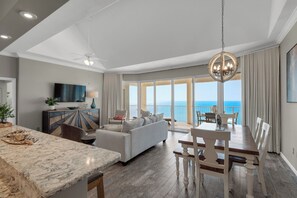 TV - Stunning 2 Bedroom Beachfront Penthouse with 30ft Balcony & Free Chair Service! (Panama City Beach)