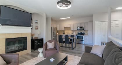 Dreamy 2-bedroom Saddlerock condo