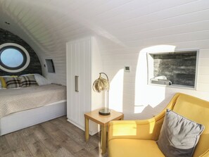 1 Schlafzimmer, individuell dekoriert, individuell eingerichtet