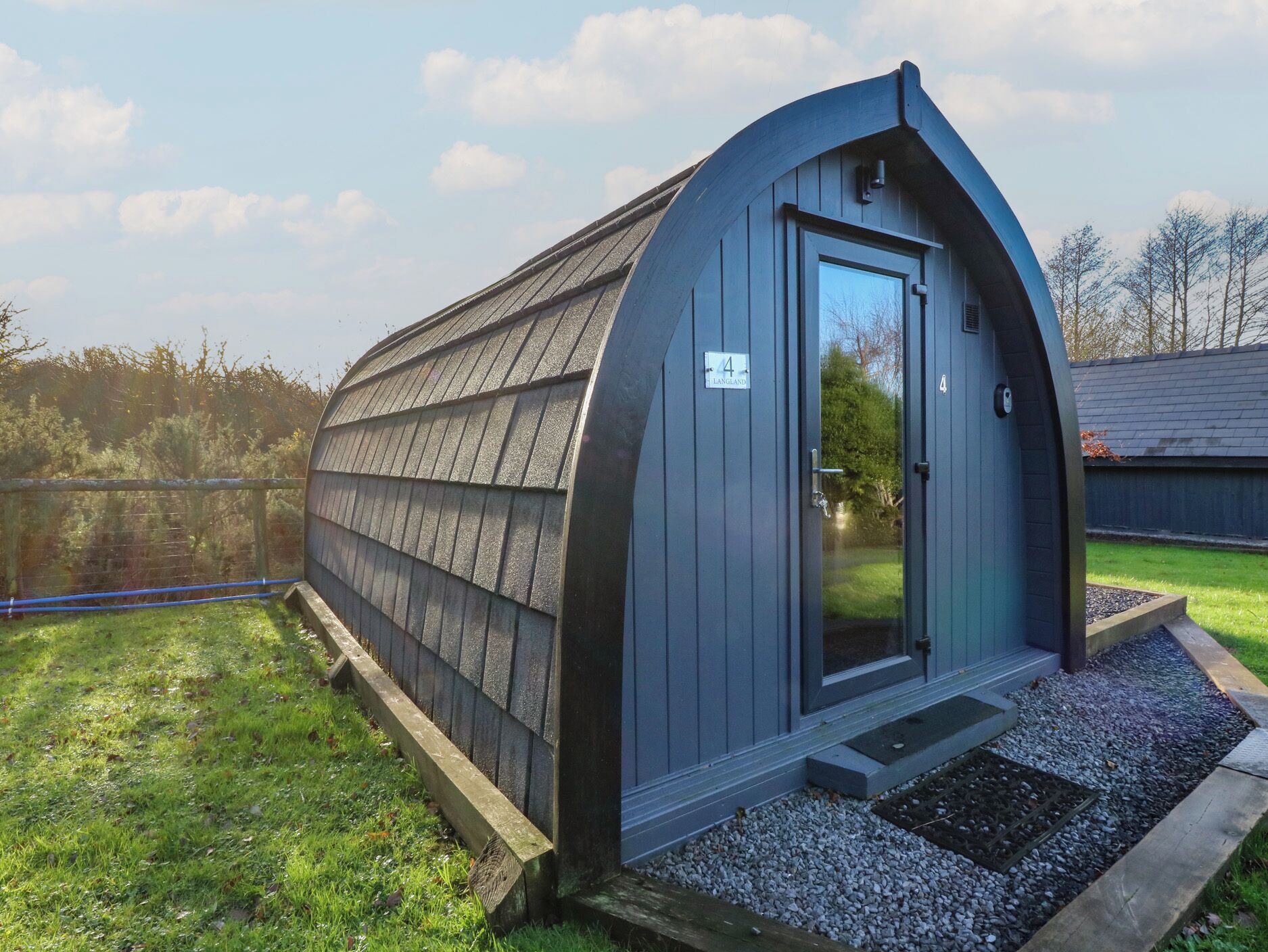 المنشأة من الخارج