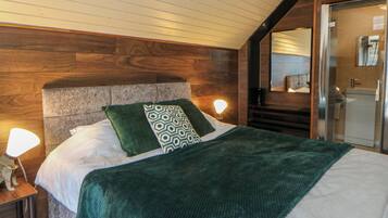 1 bedroom, individually decorated, individually furnished, free WiFi