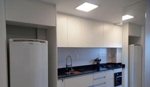 Apartemen Deluks, jet tub, pemandangan pantai | Dapur pribadi