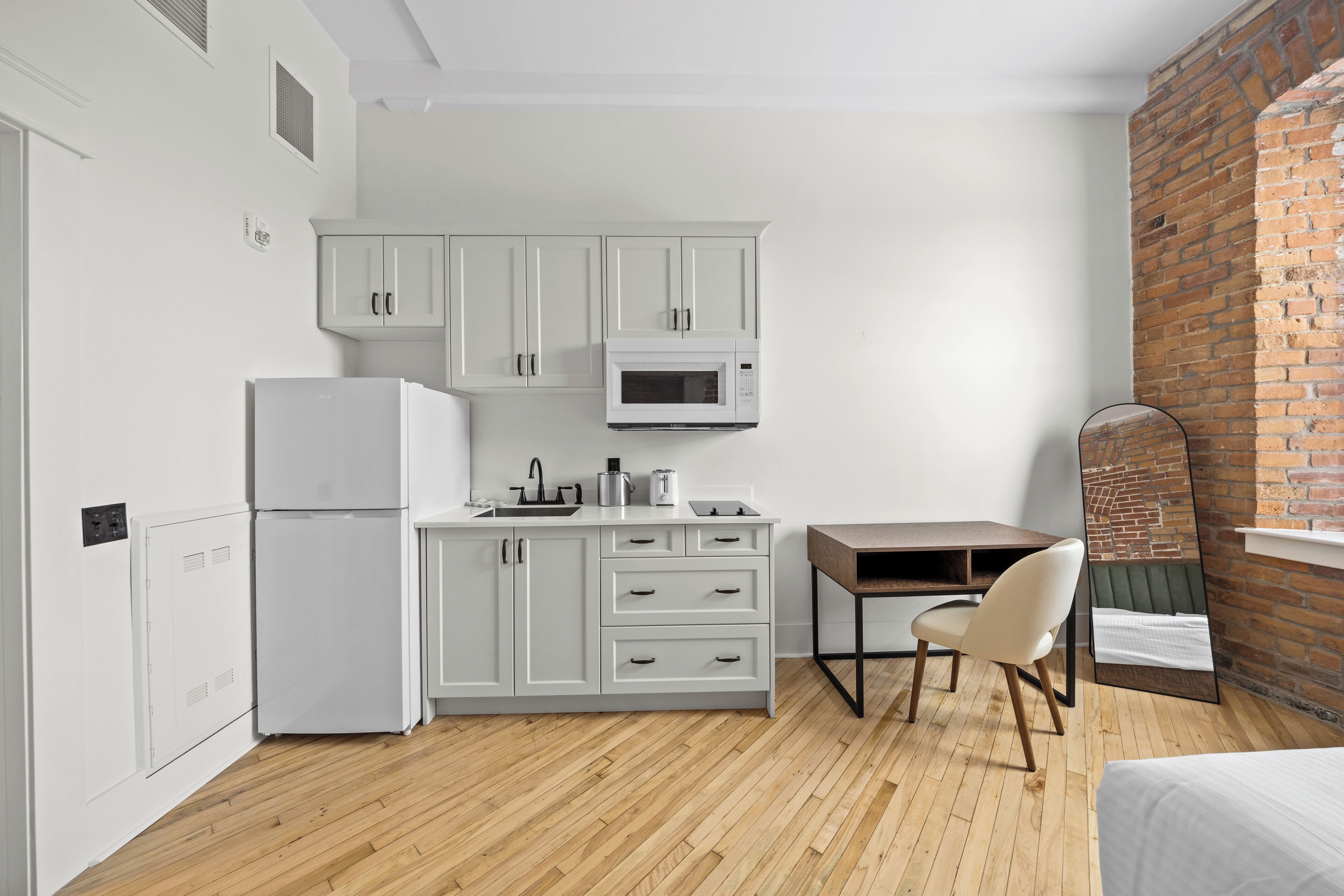 Suíte estúdio, 1 cama Queen, cozinha americana | Cozinha privada | Geladeira grande, fogão, cooktop, lava-louças