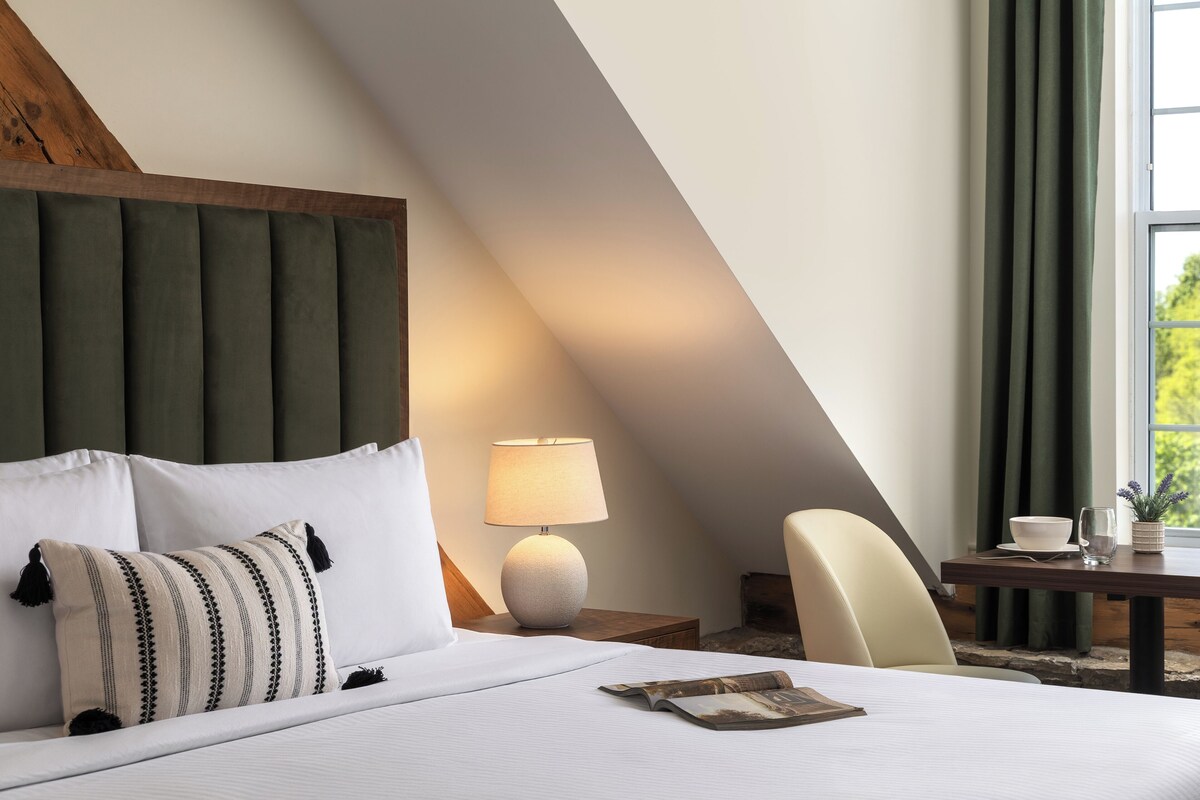 Studio suite, 1 kingsize bed, kitchenette | Een laptopwerkplek, gratis wifi, beddengoed