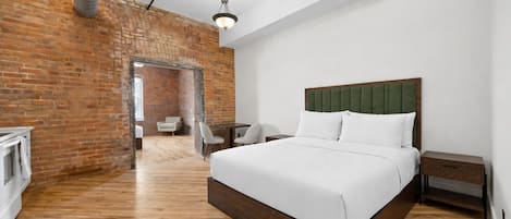 Suite, 1 habitación | Espacio para trabajar con laptop, wifi gratis y ropa de cama