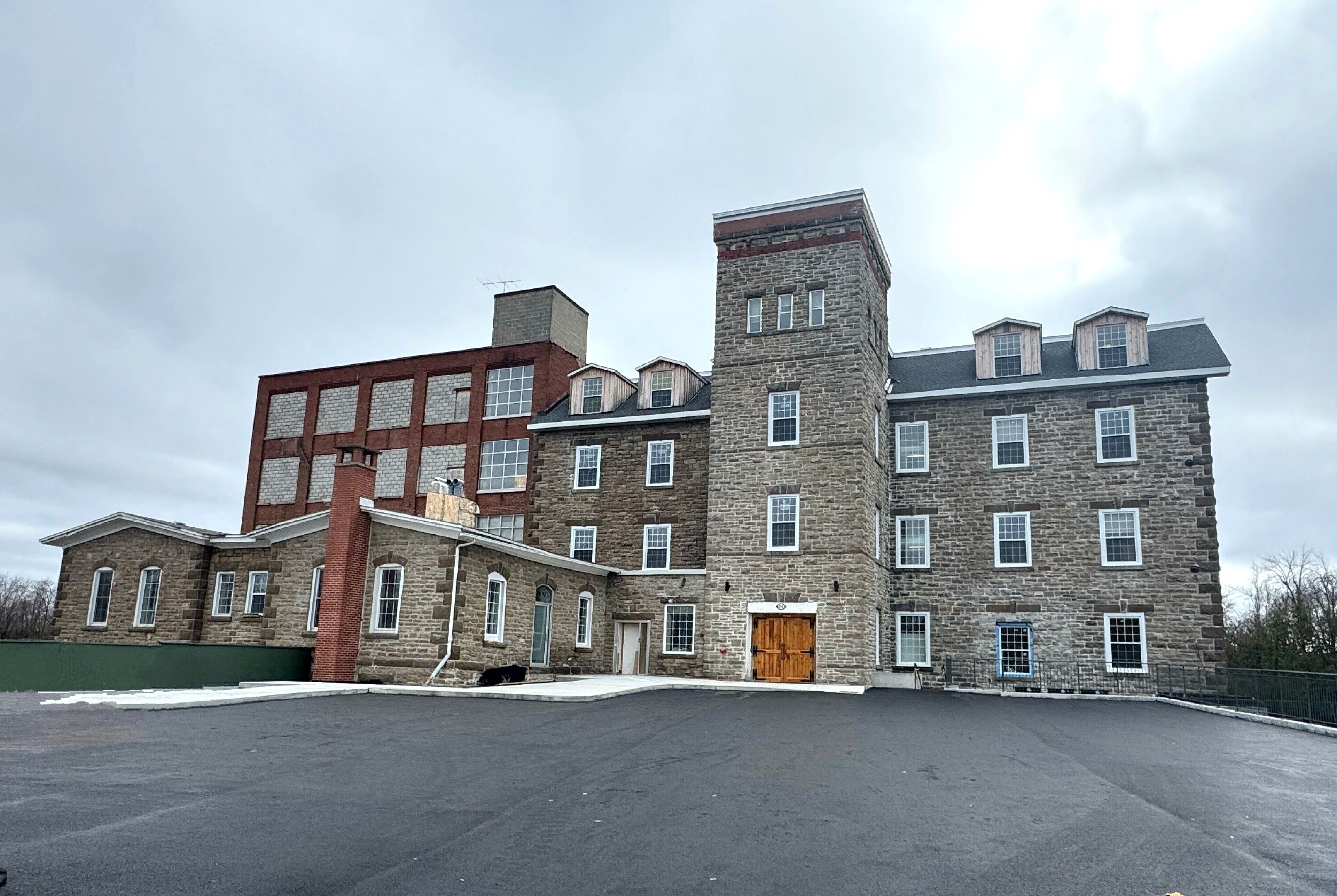 Mặt tiền nơi lưu trú