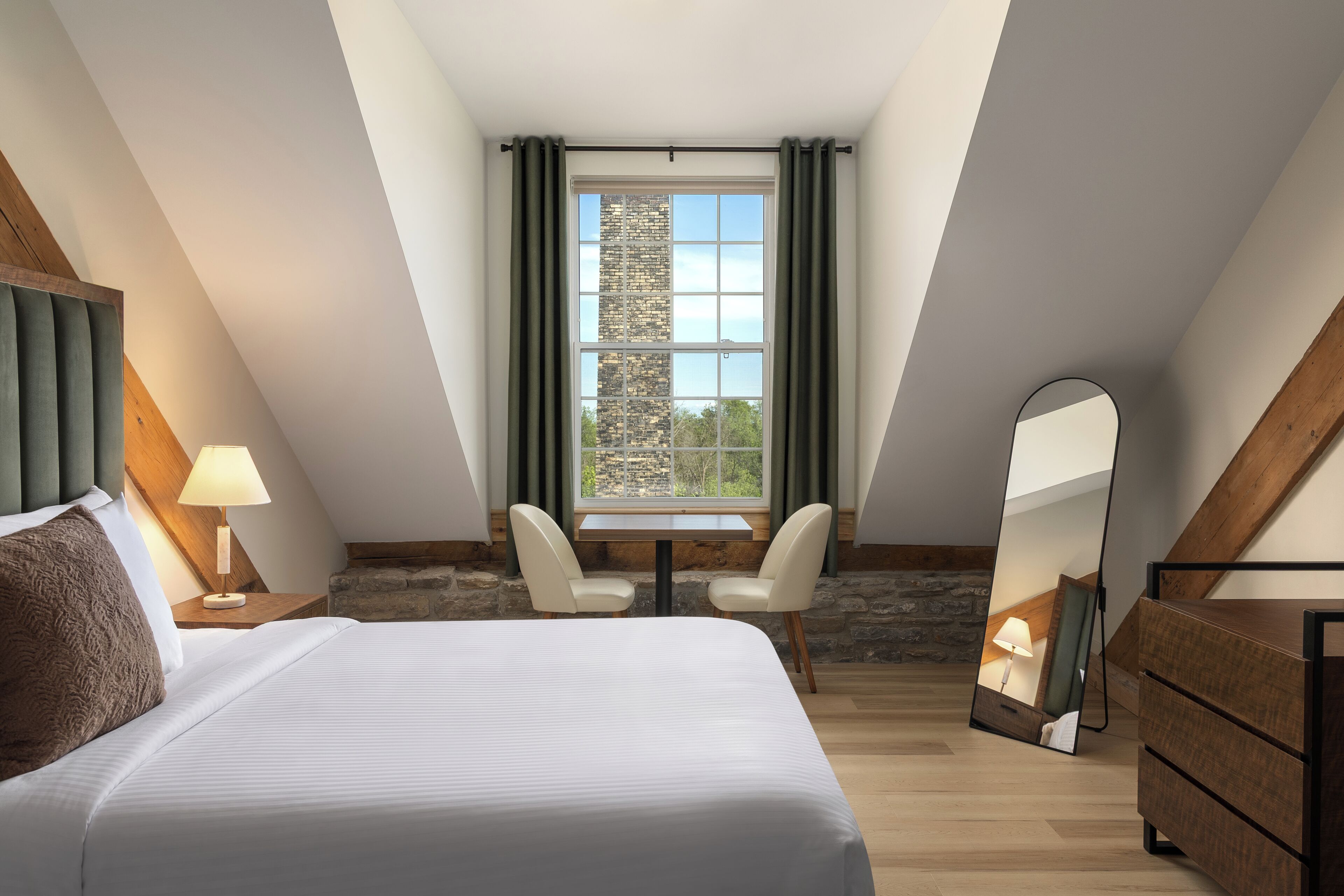 Studio, 1 Queen Bed, Kitchen