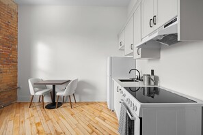 Unclassified image, 5 of 67, button - Tri Century Mill Suites (Carleton Place)