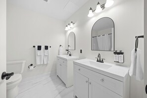 Combined shower/bathtub, hair dryer, towels, soap