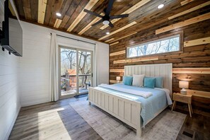 5 bedrooms, iron/ironing board, WiFi, bed sheets - Chillax Inn the River Riverfront*gameroom*resort (Broken Bow)