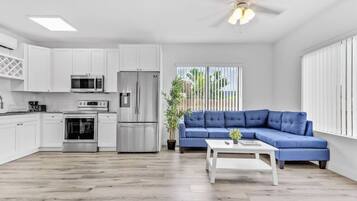 Refrigerador, microondas, horno y lavavajillas