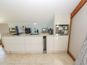 Cottage | Private kitchen | Cookware/dishes/utensils - Rose Apartment - Gower (Swansea)