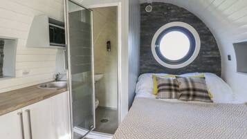 1 bedroom, individually decorated, individually furnished, free WiFi